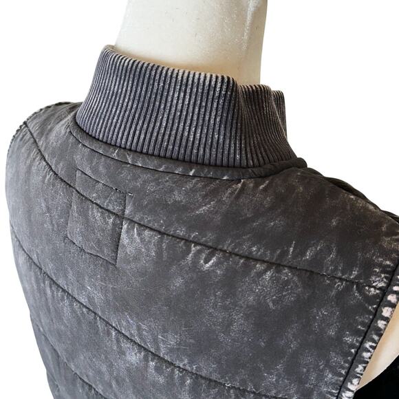 CHASER REVOLVE Quilted Mock Neck DENIM Puffer Vest Black Cloud Wash Grey Small - Picture 12 of 13